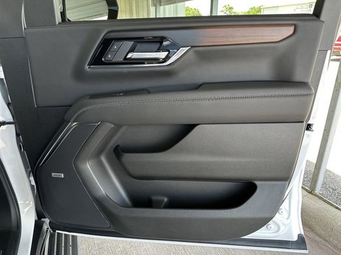 New 2026 GMC Yukon XL Denali w/ Sun & Power Step Package AWD/4WD image 40