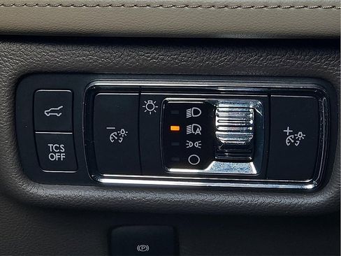 Used 2021 Lincoln Nautilus Reserve image 17