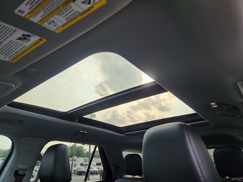 Certified 2022 Ford Explorer XLT w/ Equipment Group 202A image 16