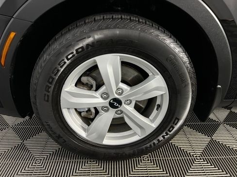 Used 2024 Kia Sorento LX image 11