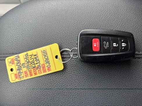 Used 2019 Toyota RAV4 XLE Premium w/ Cold Weather Package AWD/4WD image 30