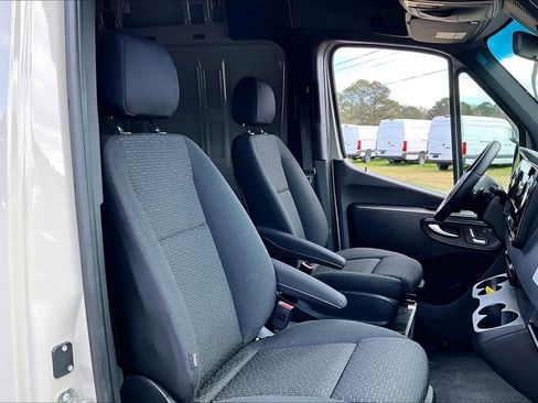 Used 2024 Mercedes-Benz Sprinter 2500 image 9
