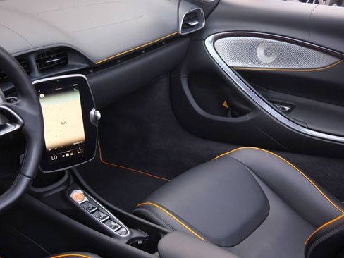 Used 2025 McLaren Artura Spider RWD image 13