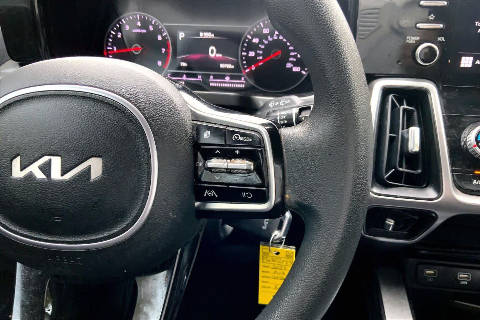 Used 2023 Kia Sorento LX FWD image 25