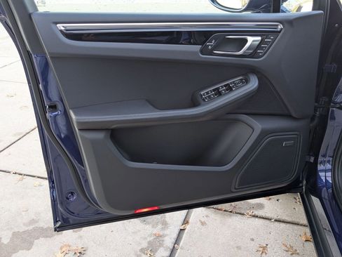 New 2026 Porsche Macan image 13