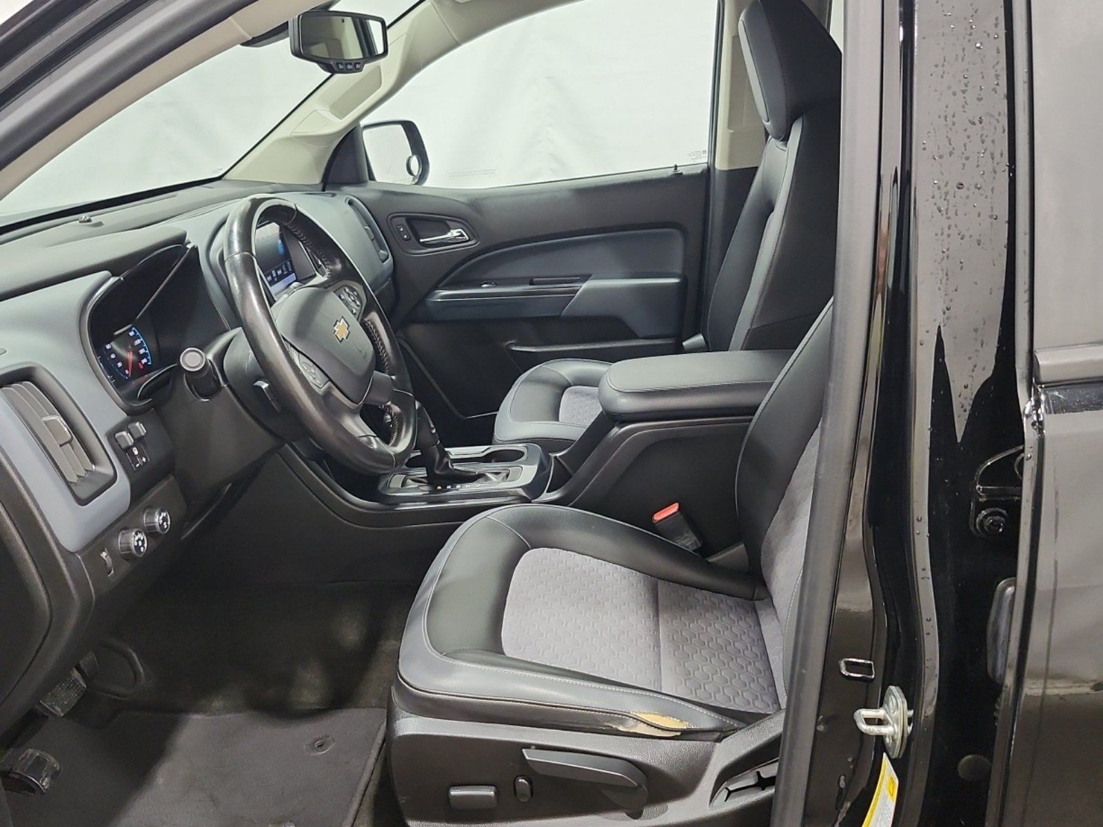 Used 2017 Chevrolet Colorado Z71 AWD/4WD image 9