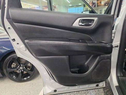 Used 2019 Nissan Pathfinder SV FWD image 36