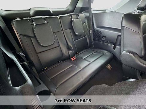 Used 2022 Ford Explorer XLT w/ Equipment Group 202A image 6