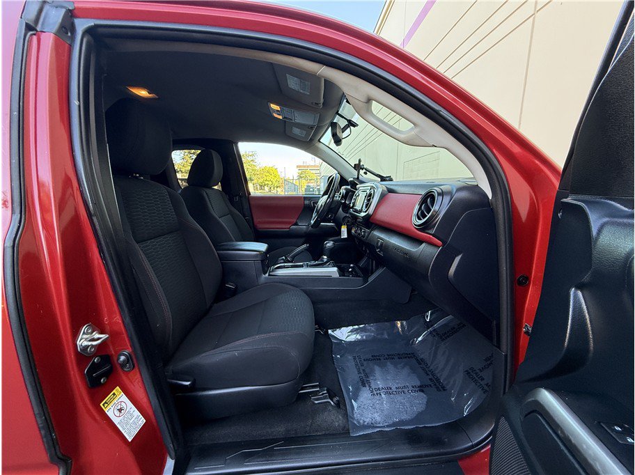 Used 2017 Toyota Tacoma SR5 w/ Tow Package RWD image 14