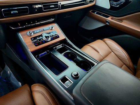 Used 2020 Lincoln Aviator Grand Touring w/ Equipment Group 301A image 17