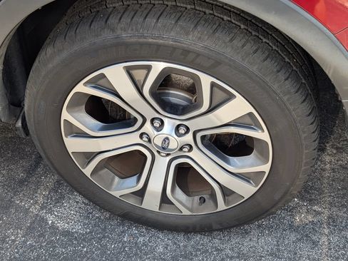 Used 2019 Ford Explorer Limited w/ Limited Luxury Package FWD image 10