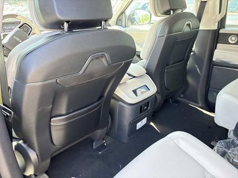 New 2026 Lincoln Navigator L Reserve AWD/4WD image 17