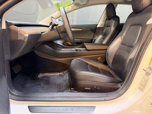 Used 2023 Tesla Model 3 Standard Range image 4