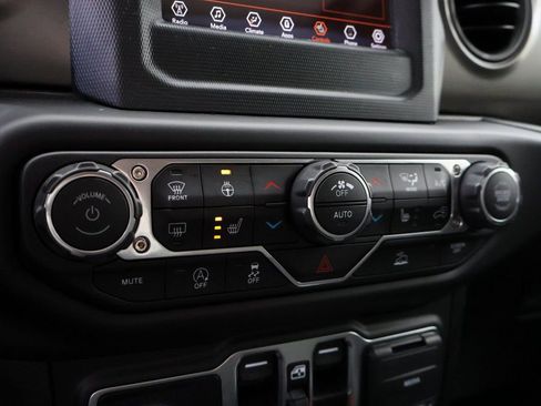 Used 2022 Jeep Gladiator Sport image 36