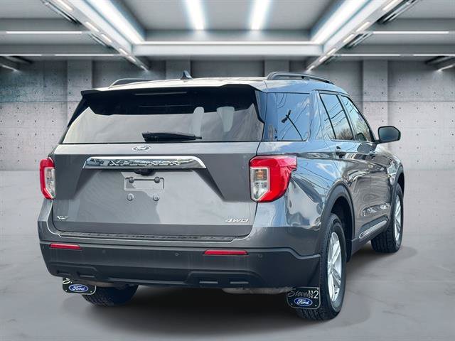 Used 2022 Ford Explorer XLT AWD/4WD image 3