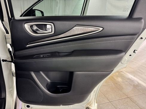 Used 2020 INFINITI QX60 Luxe w/ Essential Package image 18