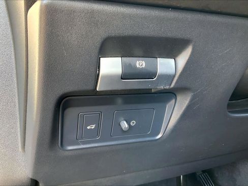 Used 2020 Land Rover Discovery Sport Standard image 34