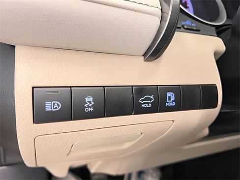 Used 2021 Toyota Camry LE image 19