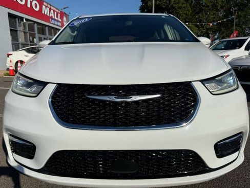 Used 2022 Chrysler Pacifica Touring-L w/ Uconnect Theater Family Group FWD image 8