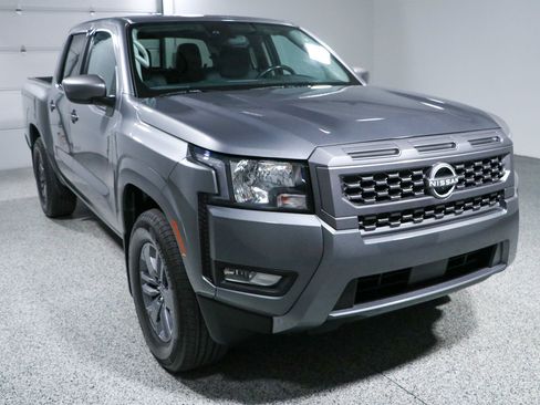 Used 2025 Nissan Frontier SV w/ SV Convenience Package RWD image 5