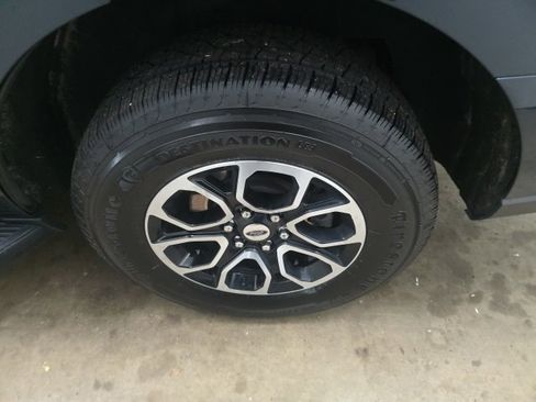 Used 2024 Ford Expedition XLT image 14