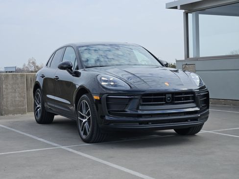Certified 2026 Porsche Macan AWD/4WD image 10