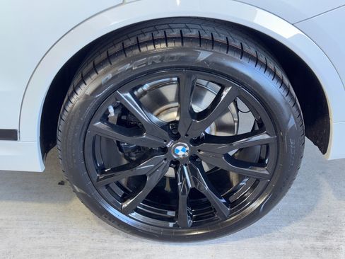 Used 2025 BMW X7 xDrive40i w/ M Sport Package image 37
