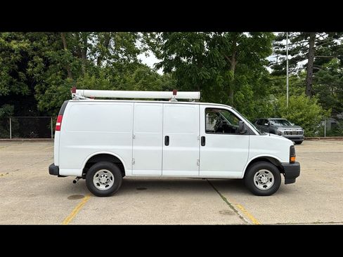 Used 2017 Chevrolet Express 2500 RWD image 6