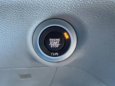 Certified 2024 Chrysler Pacifica Touring-L image 30