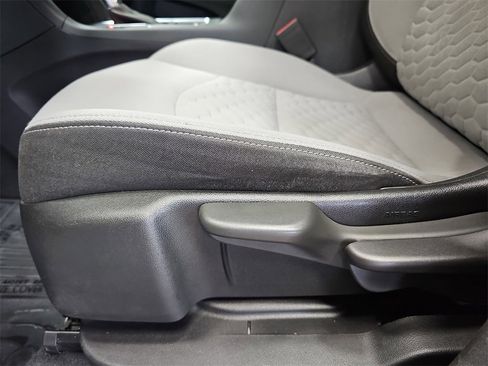 Used 2018 Chevrolet Equinox LS image 26