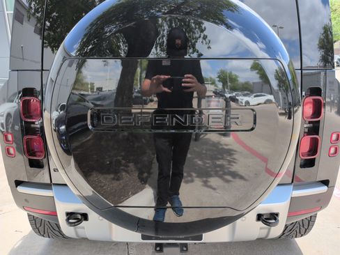 Used 2024 Land Rover Defender 110 S image 42