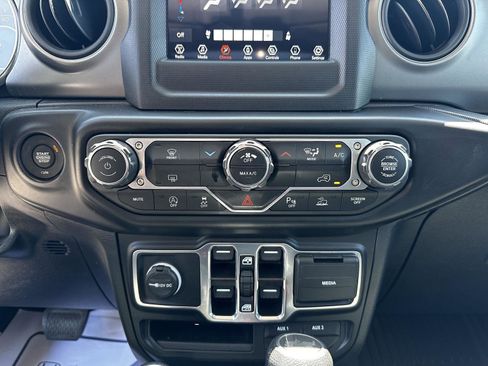 Used 2022 Jeep Wrangler Unlimited Sport AWD/4WD image 16