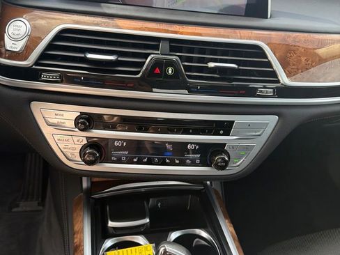 Used 2019 BMW 750i xDrive w/ Autobahn Package AWD/4WD image 13