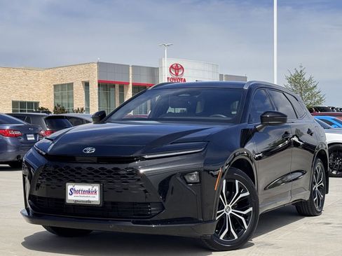 Used 2025 Toyota Crown Signia AWD/4WD image 2