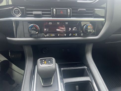 Used 2022 Nissan Pathfinder S image 21