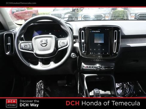 Used 2023 Volvo XC40 B5 Plus AWD/4WD image 8