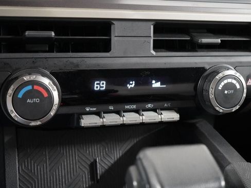 Used 2025 Toyota Tacoma TRD Off-Road AWD/4WD image 16
