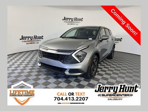 Used 2024 Kia Sportage LX image 1