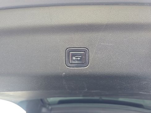 Used 2022 Chevrolet Suburban LT image 21