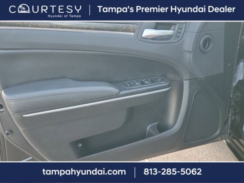 Used 2019 Chrysler 300 Limited image 16