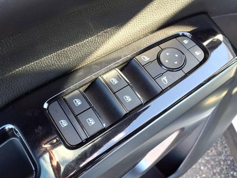 Used 2023 Nissan Pathfinder SL image 14