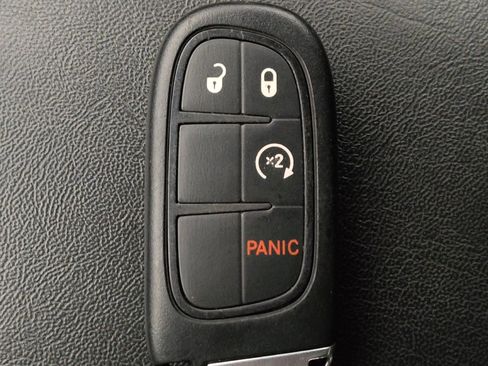 Used 2019 Jeep Cherokee Trailhawk w/ Cold Weather Group AWD/4WD image 32