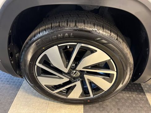 Certified 2024 Volkswagen Atlas SE FWD image 9