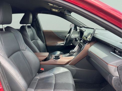 Used 2021 Toyota Venza XLE w/ Softex Package image 12