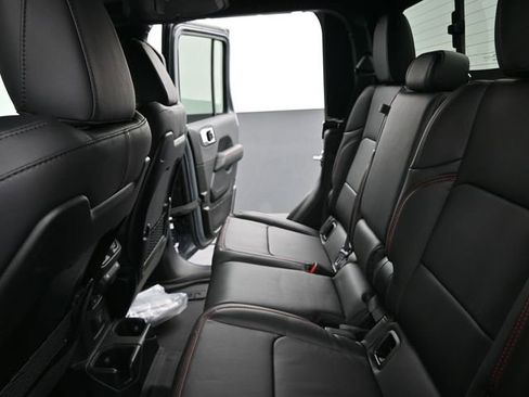 New 2025 Jeep Gladiator Rubicon AWD/4WD image 13