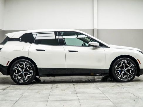 Used 2022 BMW iX xDrive50 w/ Sport Package image 7