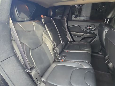 Used 2017 Jeep Cherokee Limited image 10