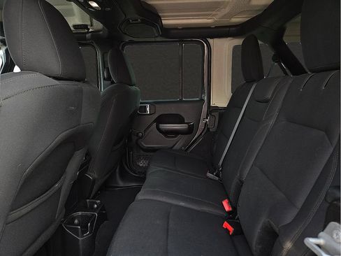 Used 2018 Jeep Wrangler Unlimited Sport AWD/4WD image 9
