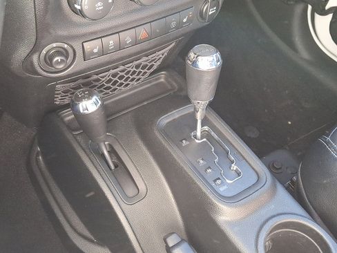 Used 2018 Jeep Wrangler Unlimited Sahara w/ Connectivity Group image 16