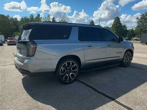 Certified 2025 Chevrolet Suburban RST w/ Advanced Technology Package AWD/4WD image 8